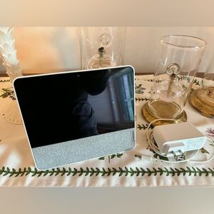 Lenovo Smart Display 7 with Black and Gray Finish (Google Display)